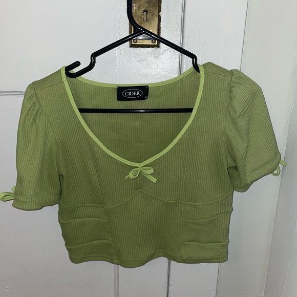 Cider medium ribbed green shirt with bows - Picture 2 of 4